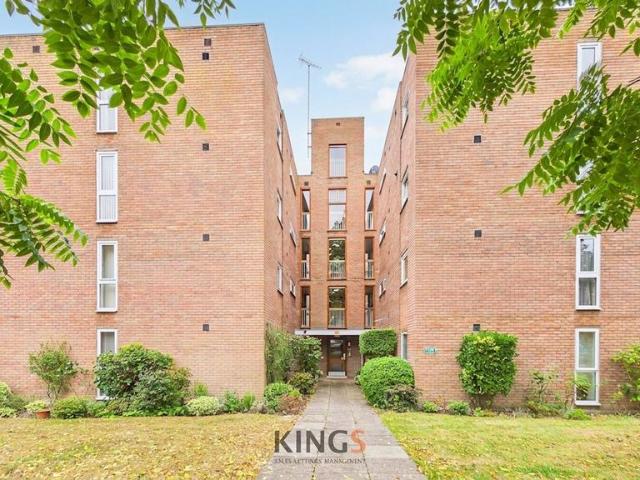 Flat for sale in North Mymms, Welwyn Hatfield