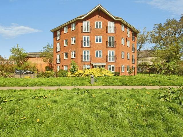 Flat for sale in Eastern Green, West Midlands