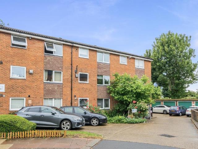 Flat for sale in Winchmore Hill, Palmers Green