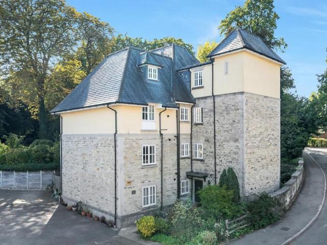 Flat for sale in Fordington