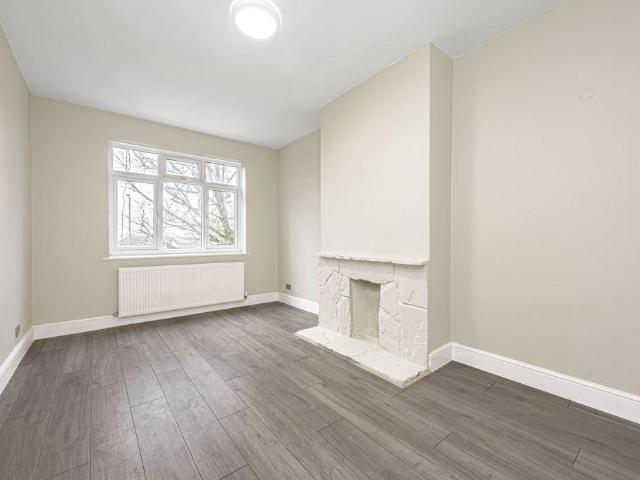 Flat for sale in West Finchley, Greater London