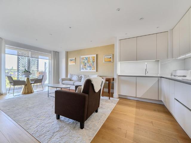 Flat for sale in Whetstone, Oakleigh Park