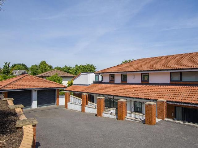 Flat for sale in Penarth, Wales