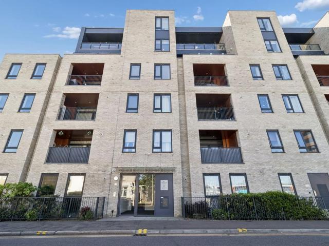 Flat for sale in North Watford