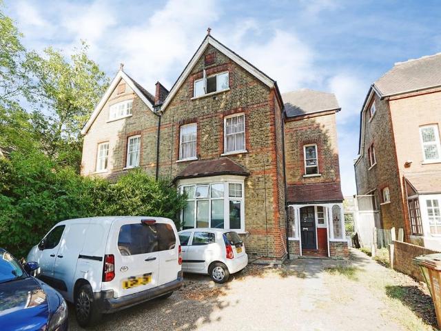 Flat for sale in London Borough of Lewisham, Ladywell