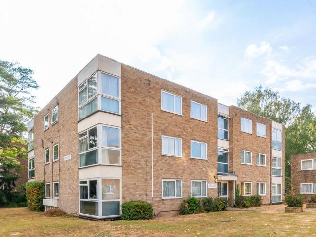 Flat for sale in London Borough of Croydon, Greater London