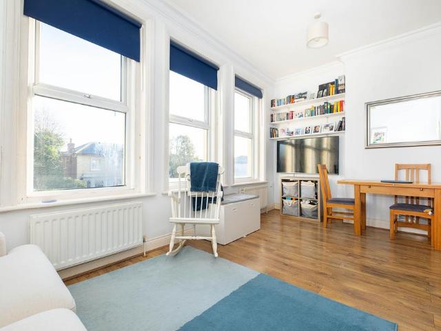 Flat for sale in Surbiton, Greater London