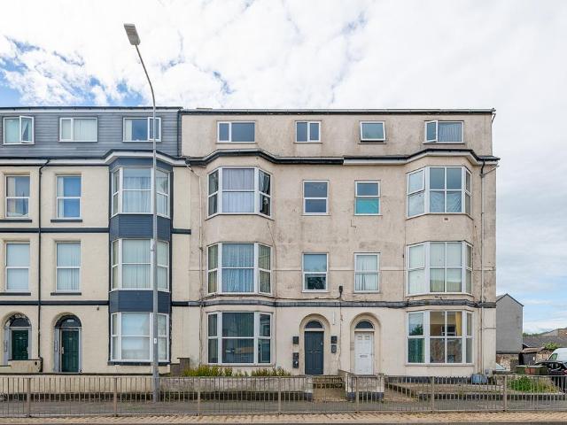 Flat for sale in Pensarn, Wales