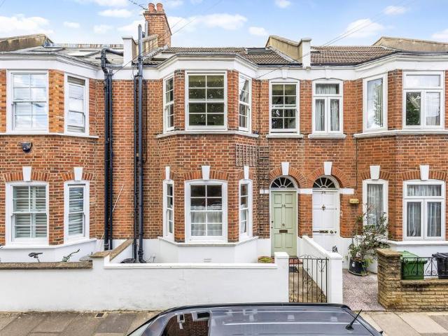 Flat for sale in Walham Green, Greater London