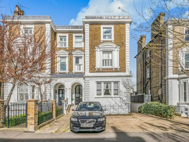 Flat for sale in Petersham, Greater London