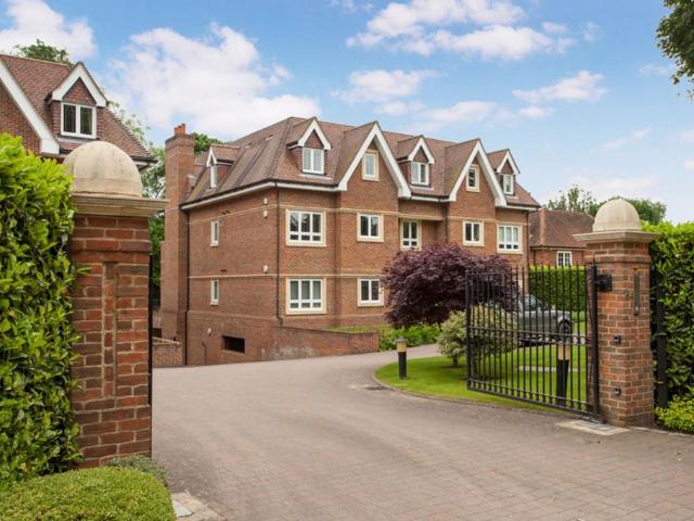 Flat for sale in Penn, Knotty Green