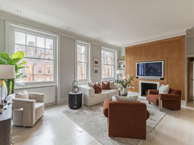Flat for sale in Chelsea, Greater London