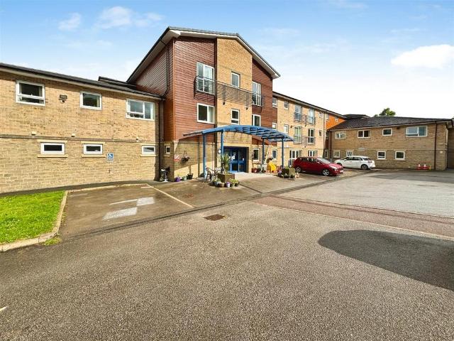 Flat for sale in Broad Folds, Queensbury