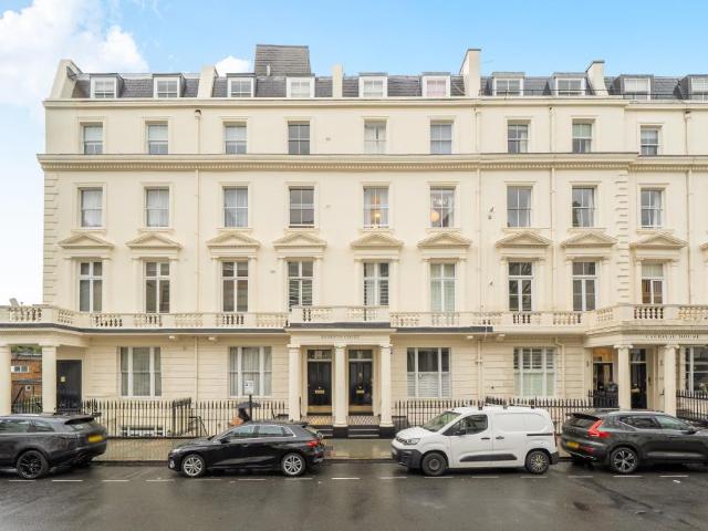 Flat for sale in Maida Vale, Greater London