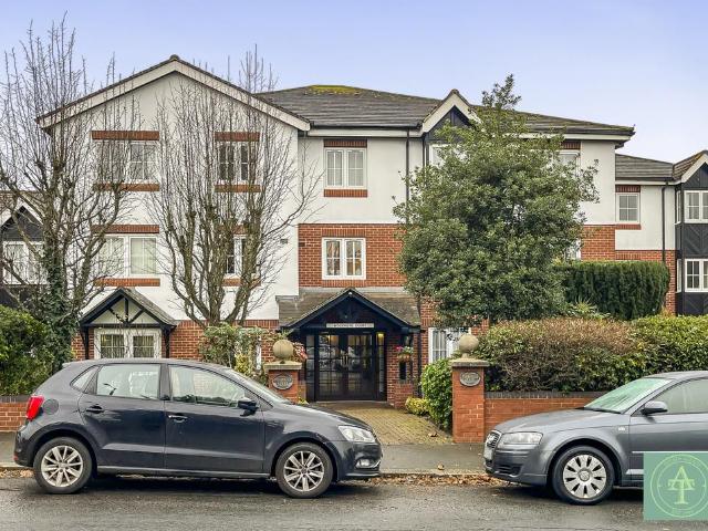 Flat for sale in Southgate, Oakwood