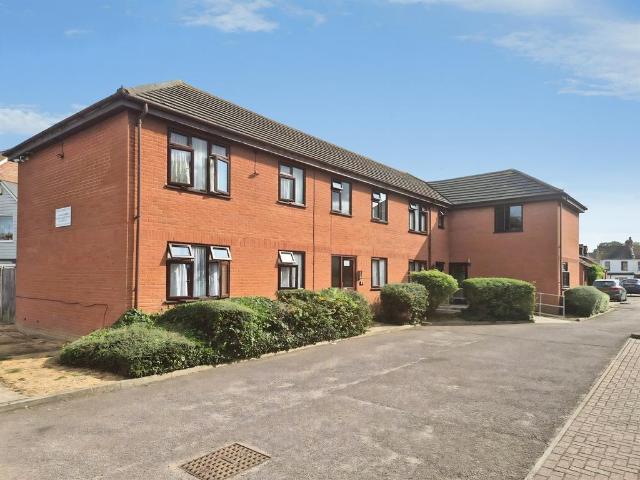 Flat for sale in Dale Hill, Essex