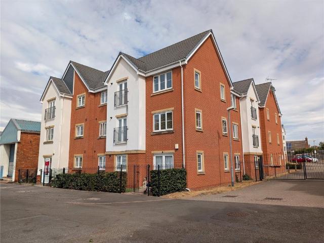 Flat for sale in Elmfield, Leicestershire