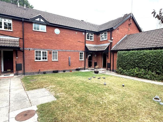 Flat for sale in Woodsmoor, Bramhall