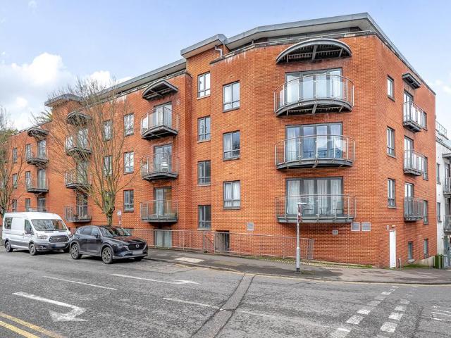 Flat for sale in Charlotteville, Guildford
