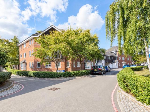 Flat for sale in Hunton Bridge, Three Rivers