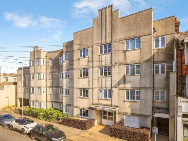 Flat for sale in Roselands, Eastbourne