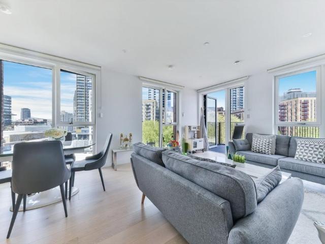 Flat for sale in Elephant and Castle, Greater London