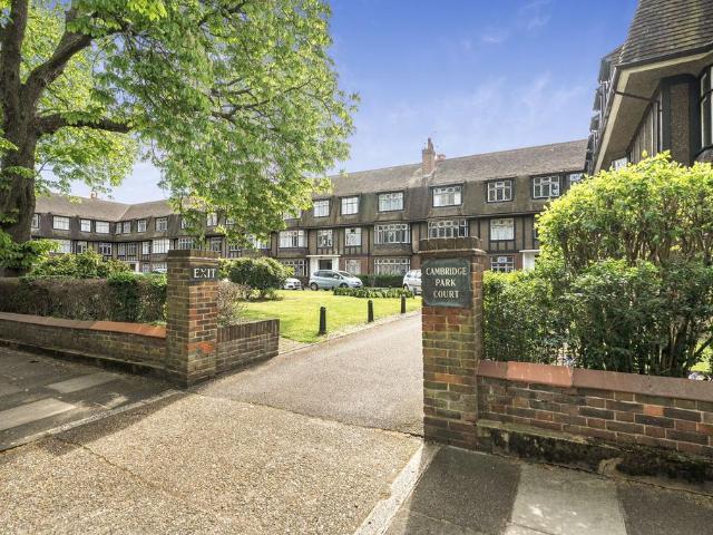 Flat for sale in Petersham, Greater London