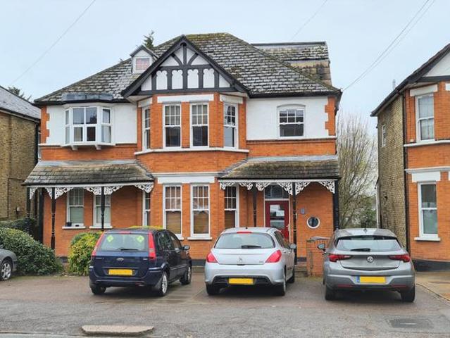 Flat for sale in New Barnet, Greater London