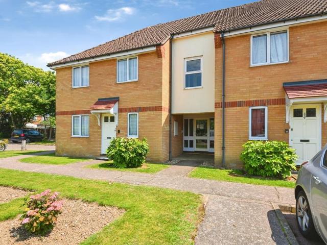 Flat for sale in Dale Hill, Essex