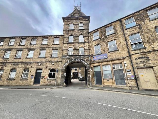 Flat for sale in Lindley, West Yorkshire