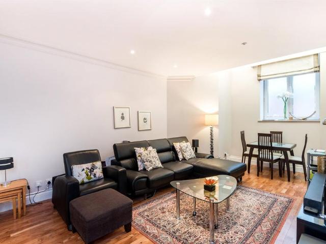 Flat for sale in Westminster, Greater London
