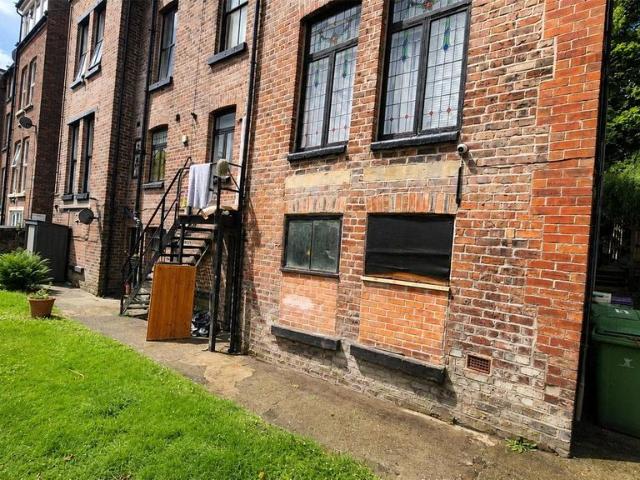 Flat for sale in Calderstones