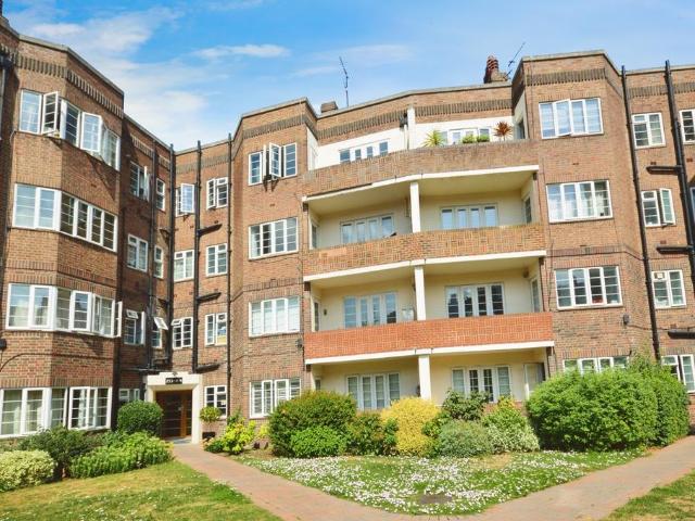 Flat for sale in London Borough of Hounslow, Strand