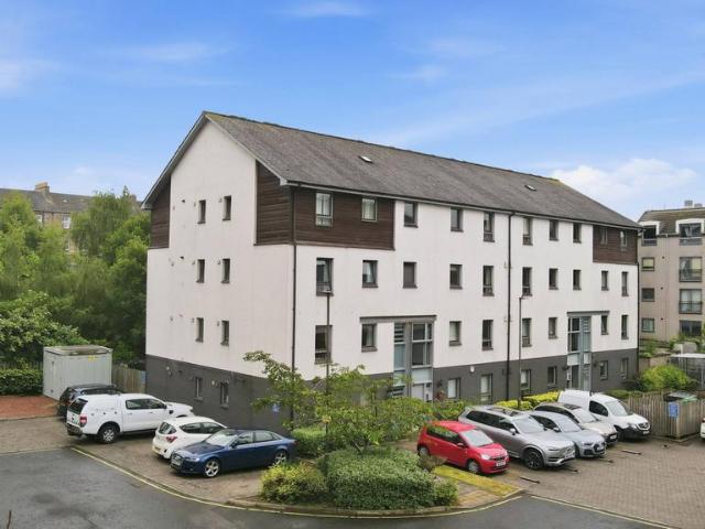 Flat for sale in Hillside, Leith
