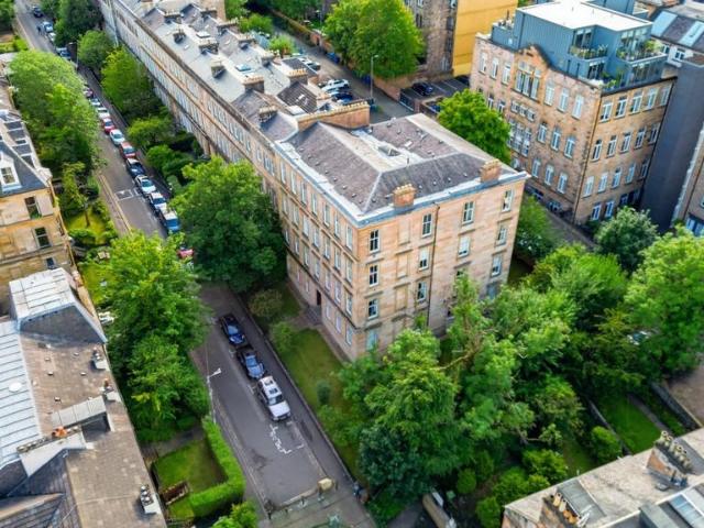 Flat for sale in Hillhead, Scotland
