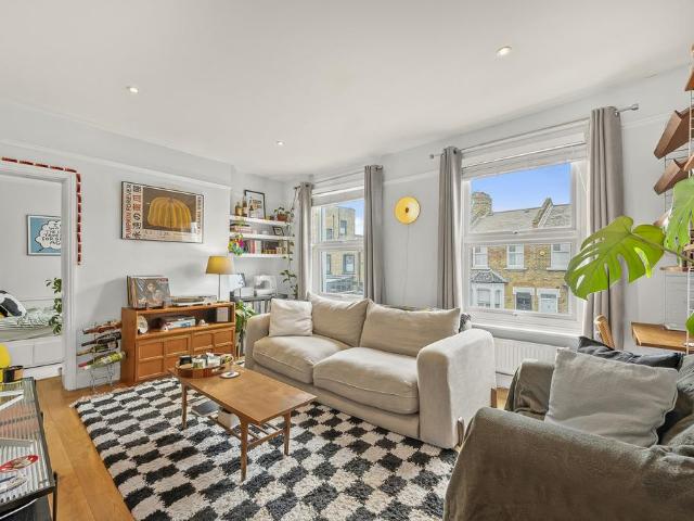 Flat for sale in East Dulwich, Greater London