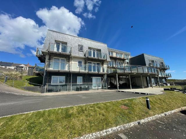 Flat for sale in Ogmore-by-sea, Wales