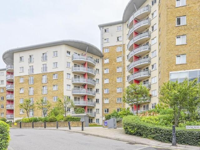 Flat for sale in Old Ford, Bow