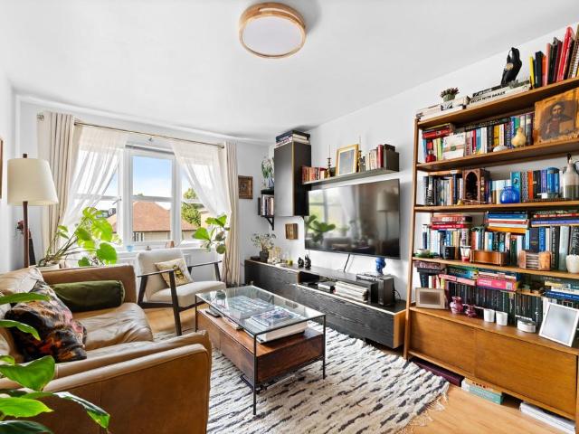 Flat for sale in London Borough of Croydon, Greater London