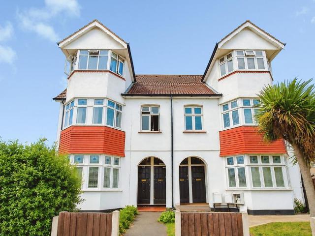 Flat for sale in Alton Barnes, Essex