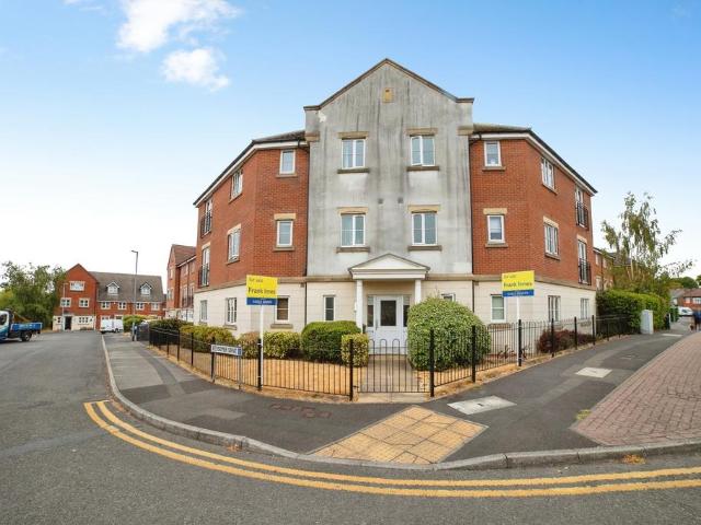 Flat for sale in Berry Hill, Potters Corner