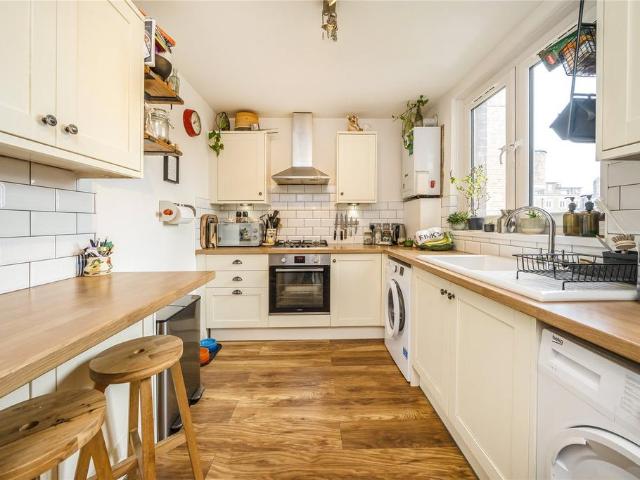 Flat for sale in Homerton, Lower Clapton