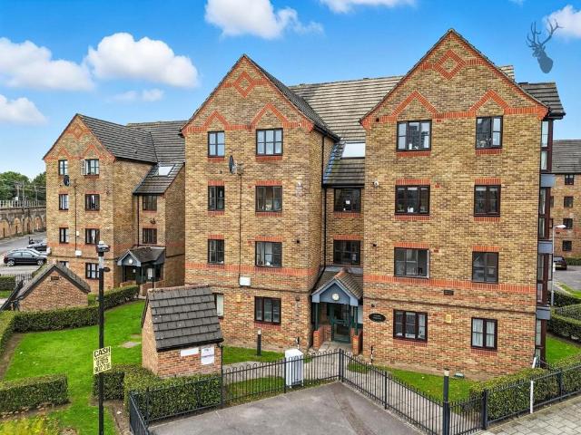 Flat for sale in Bromley-by-Bow, Greater London
