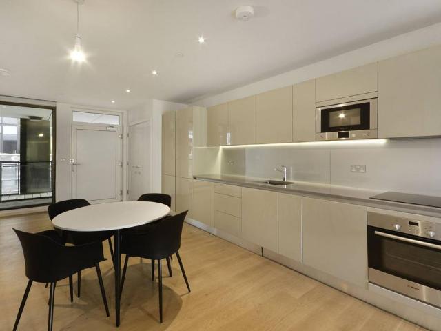 Flat for sale in Elephant and Castle, Greater London