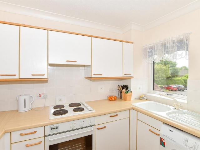 Flat for sale in Red Hill, Surrey