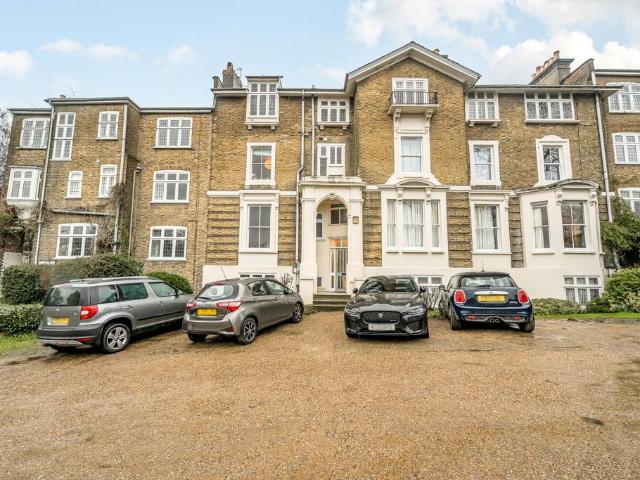 Flat for sale in London Borough of Lewisham, Forest Hill