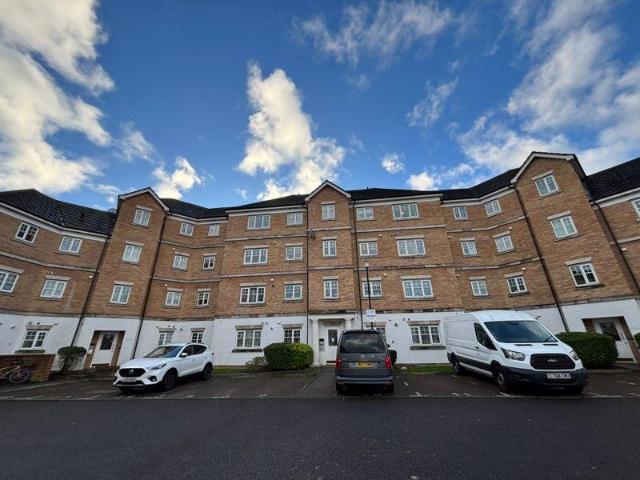Flat for sale in Colindale, Greater London