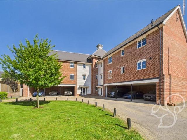 Flat for sale in Colchester, Eight Ash Green