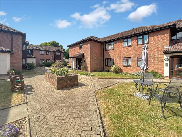 Flat for sale in Blackfen, Greater London