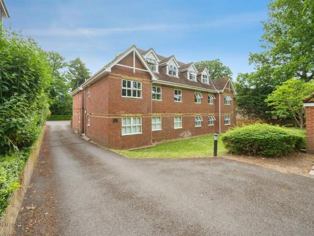 Flat for sale in Helford, Hampshire